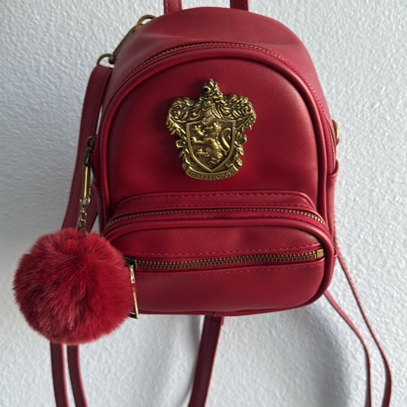 Harry Potter Universal Studios Gryffindor Red Mini Backpack - Picture 3 of 5